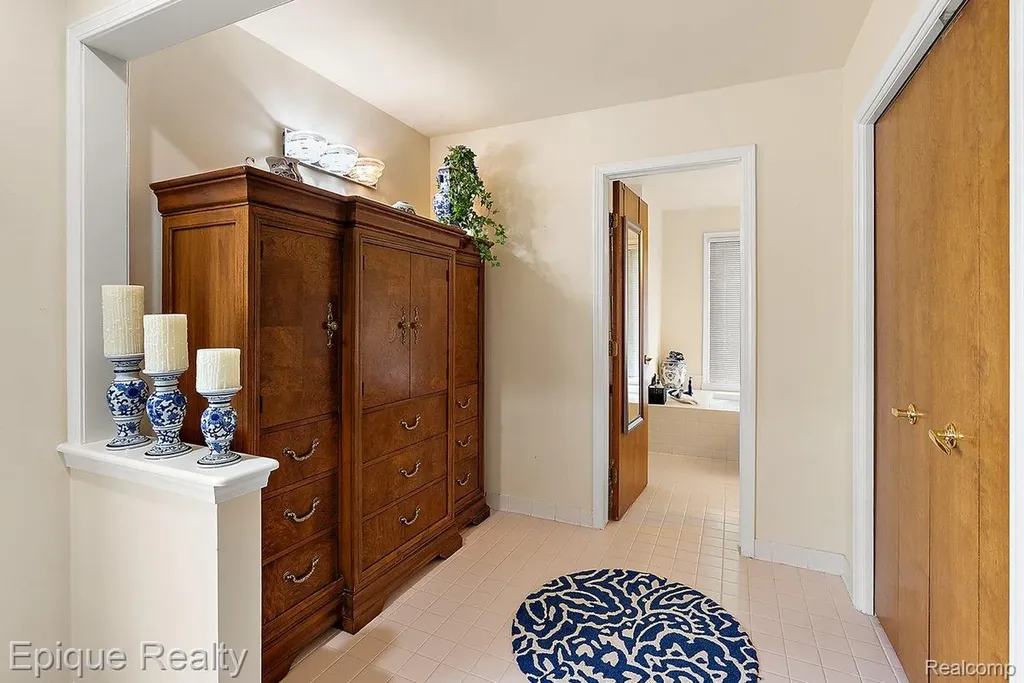 1719 Hickory Bark Lane Bloomfield Hills City MI 48304