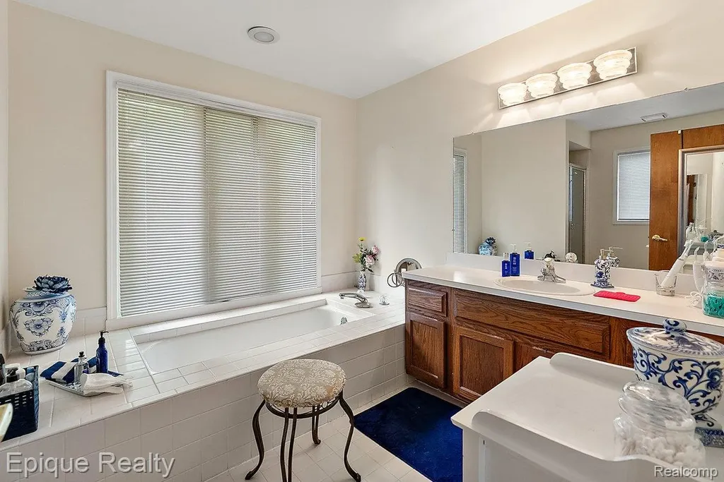 1719 Hickory Bark Lane Bloomfield Hills City MI 48304