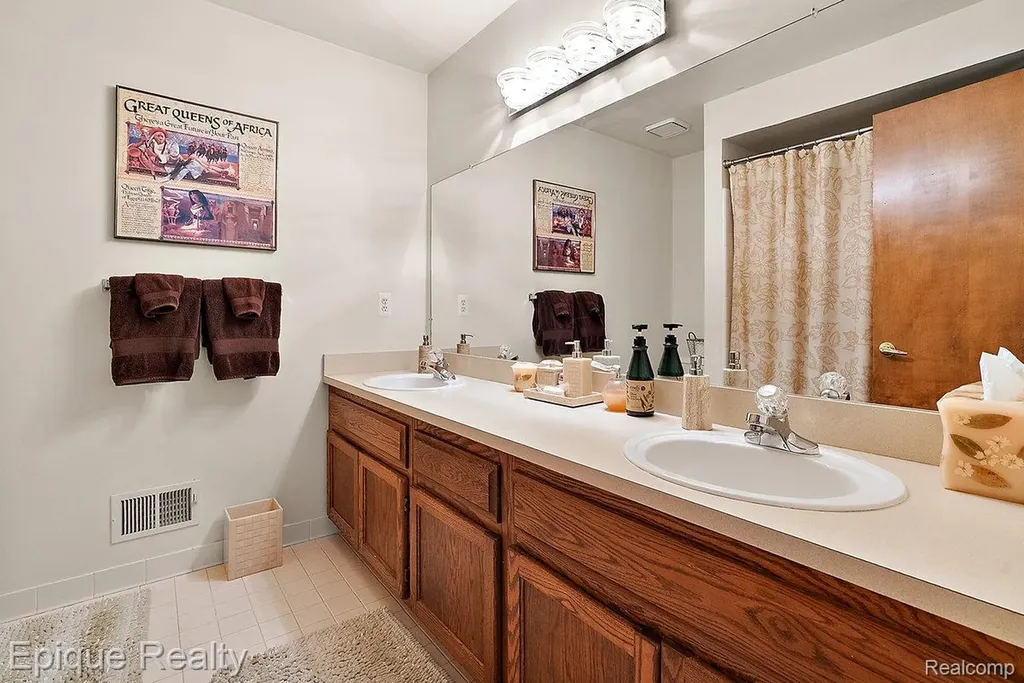 1719 Hickory Bark Lane Bloomfield Hills City MI 48304