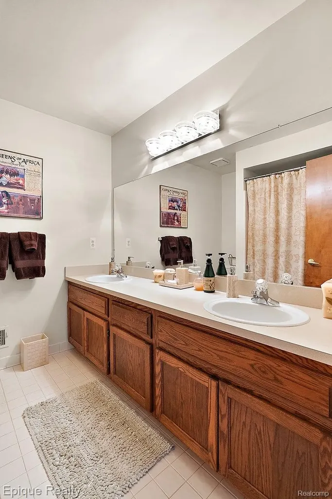1719 Hickory Bark Lane Bloomfield Hills City MI 48304