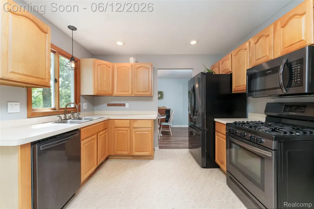 8639 Legrand Drive Hamburg Township MI 48116