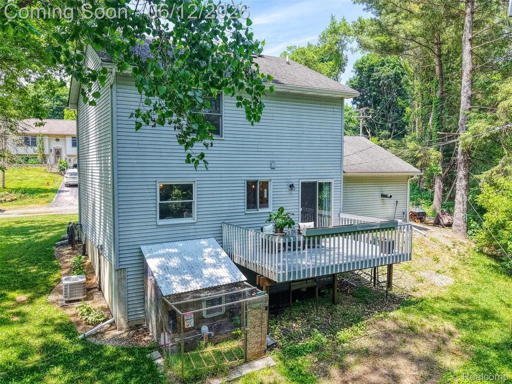 8639 Legrand Drive Hamburg Township MI 48116