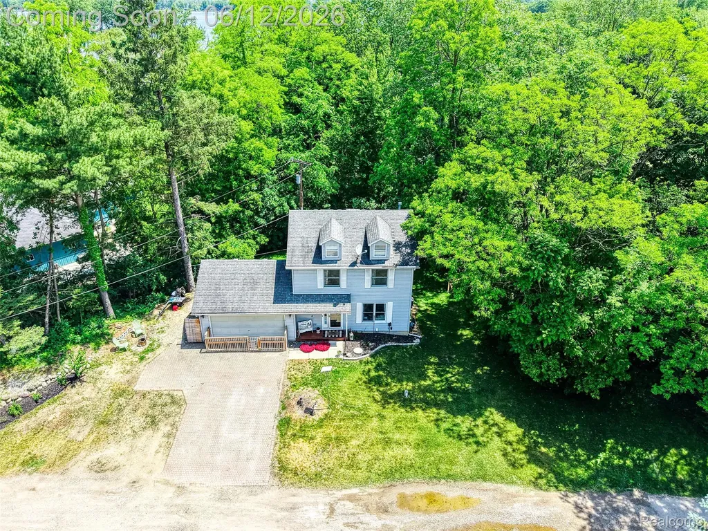 8639 Legrand Drive Hamburg Township MI 48116