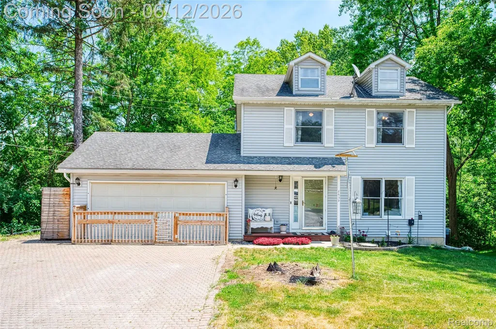 8639 Legrand Drive Hamburg Township MI 48116