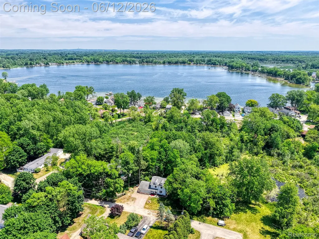 8639 Legrand Drive Hamburg Township MI 48116