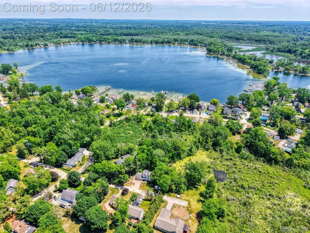 8639 Legrand Drive Hamburg Township MI 48116
