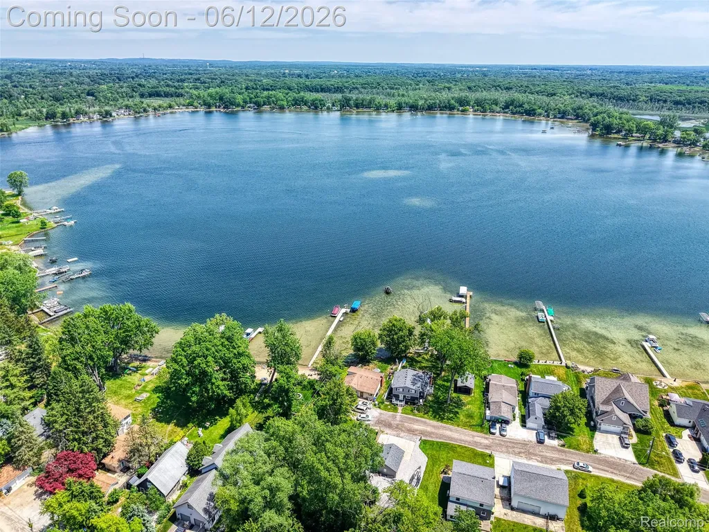 8639 Legrand Drive Hamburg Township MI 48116