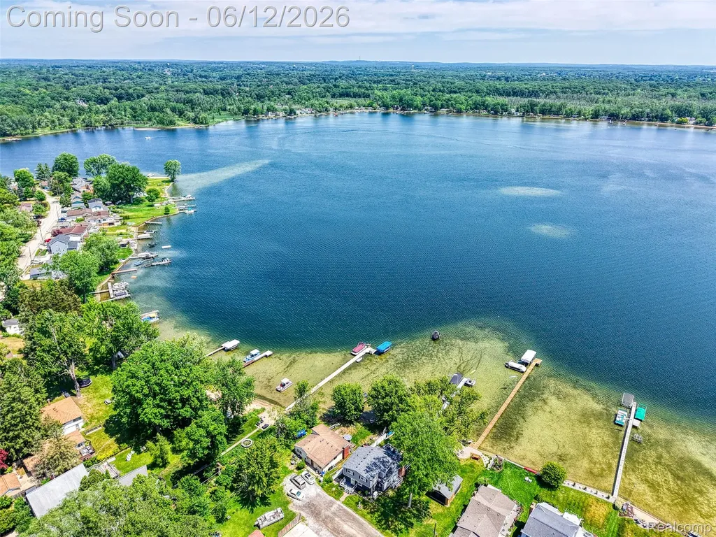 8639 Legrand Drive Hamburg Township MI 48116