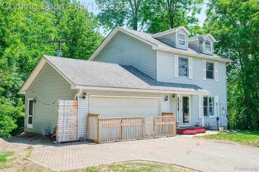 8639 Legrand Drive Hamburg Township MI 48116