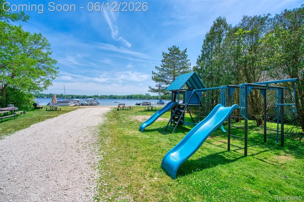 8639 Legrand Drive Hamburg Township MI 48116