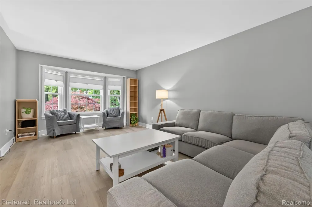 43751 Oakbrook Road Canton Charter Township MI 48187