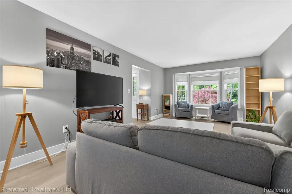 43751 Oakbrook Road Canton Charter Township MI 48187
