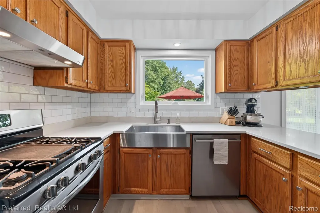 43751 Oakbrook Road Canton Charter Township MI 48187