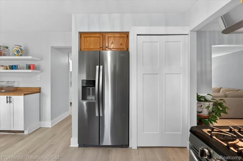 43751 Oakbrook Road Canton Charter Township MI 48187