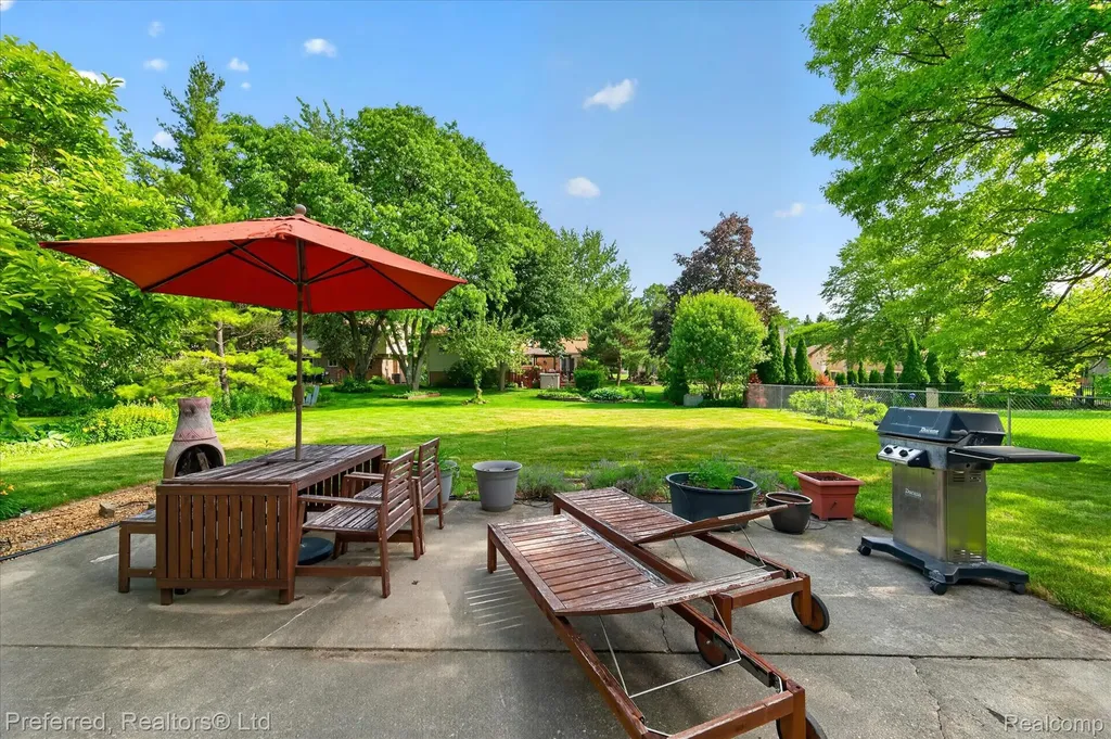 43751 Oakbrook Road Canton Charter Township MI 48187
