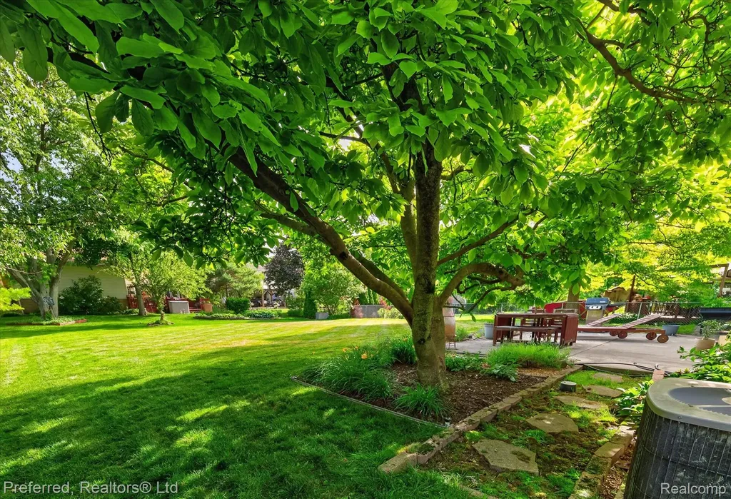 43751 Oakbrook Road Canton Charter Township MI 48187