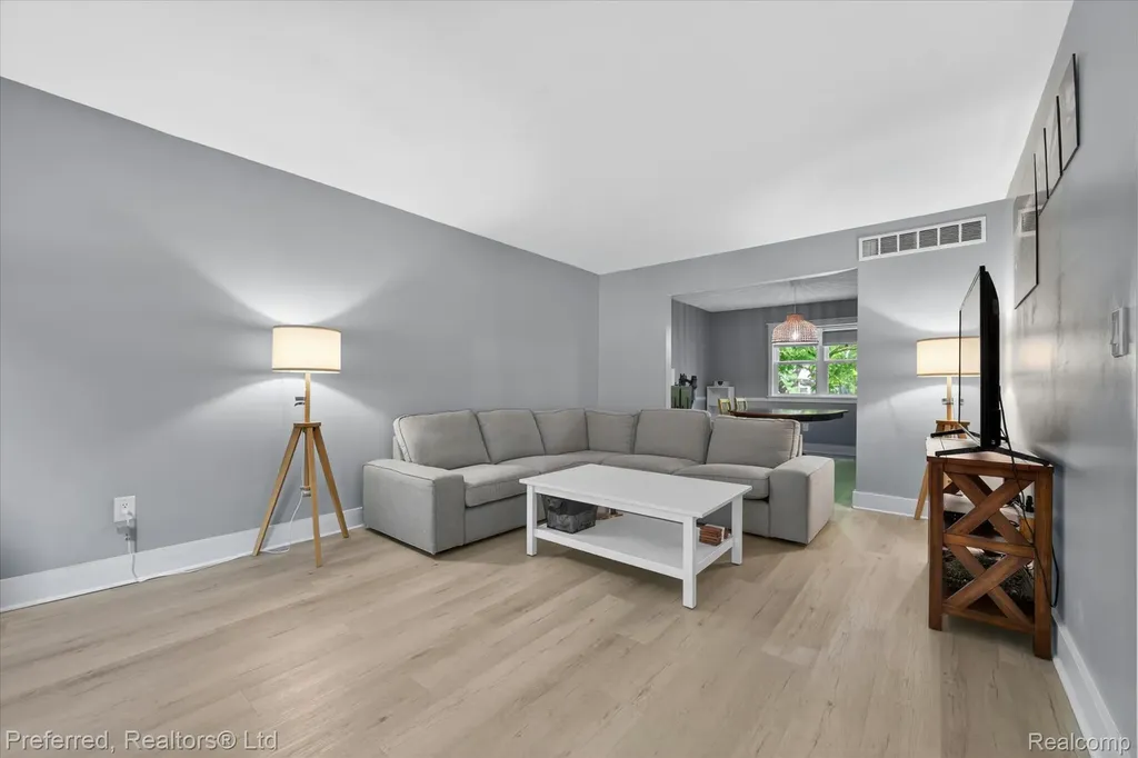 43751 Oakbrook Road Canton Charter Township MI 48187