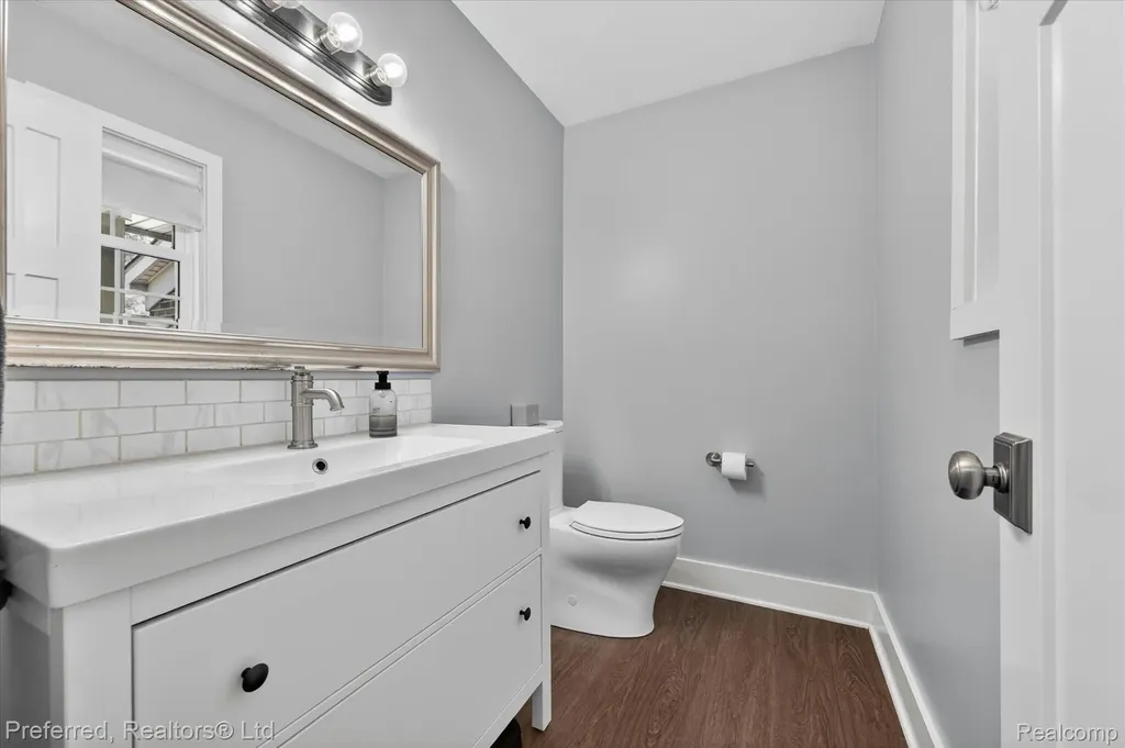 43751 Oakbrook Road Canton Charter Township MI 48187