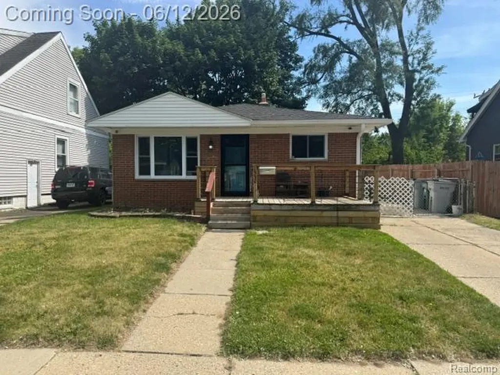 1530 E Evelyn Avenue Hazel Park City MI 48030