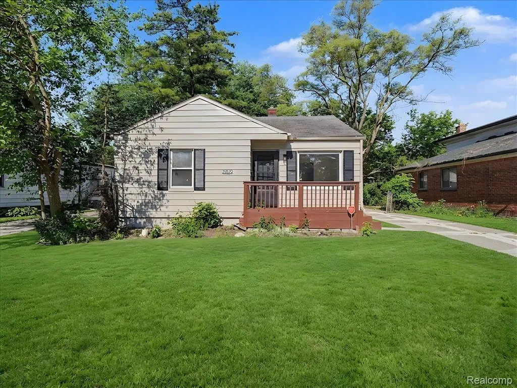 21829 Shakespeare Avenue Eastpointe City MI 48021