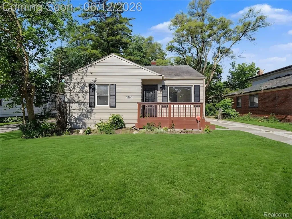 21829 Shakespeare Avenue Eastpointe City MI 48021