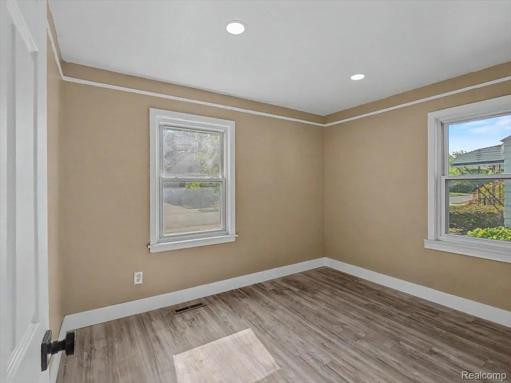 21829 Shakespeare Avenue Eastpointe City MI 48021