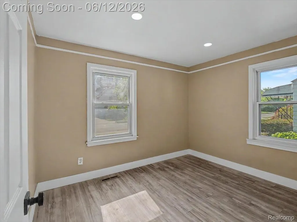 21829 Shakespeare Avenue Eastpointe City MI 48021