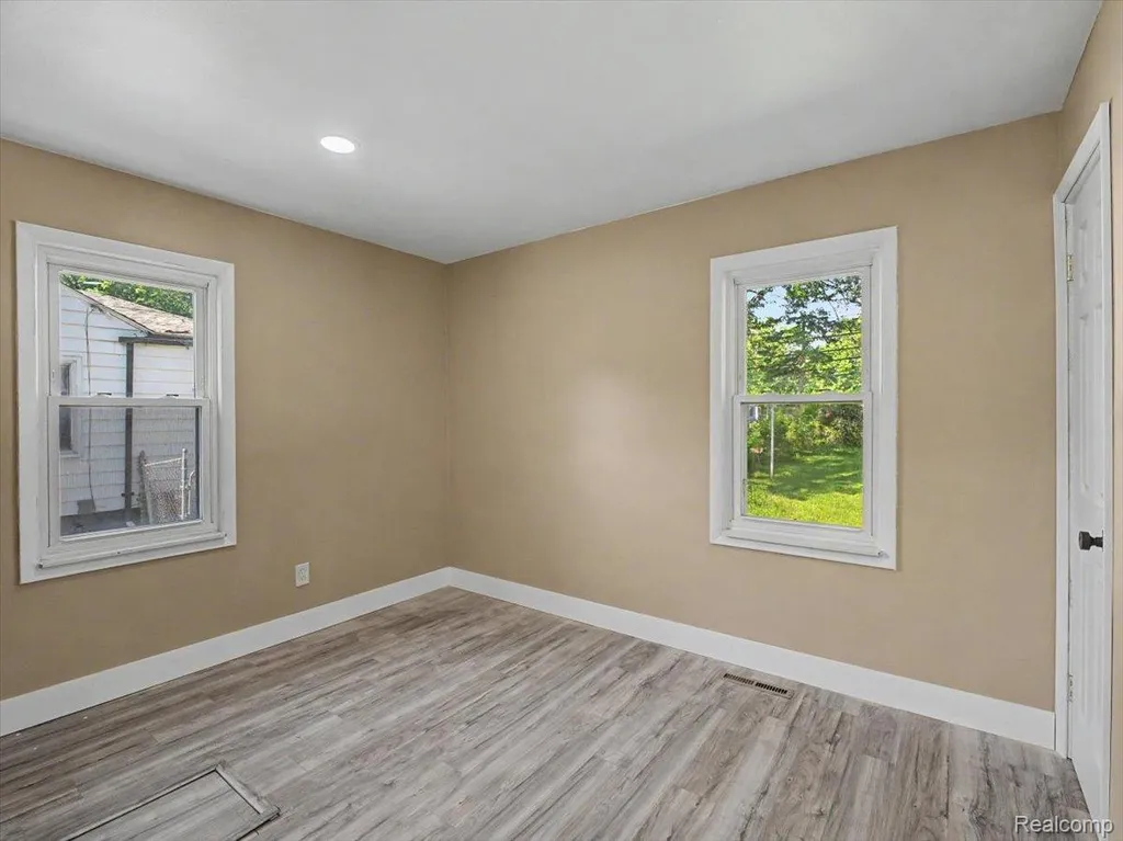 21829 Shakespeare Avenue Eastpointe City MI 48021