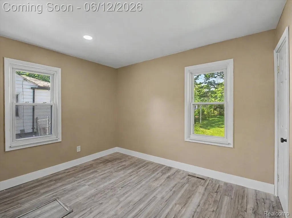 21829 Shakespeare Avenue Eastpointe City MI 48021