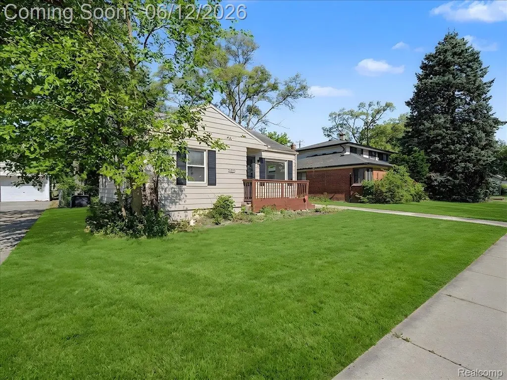 21829 Shakespeare Avenue Eastpointe City MI 48021