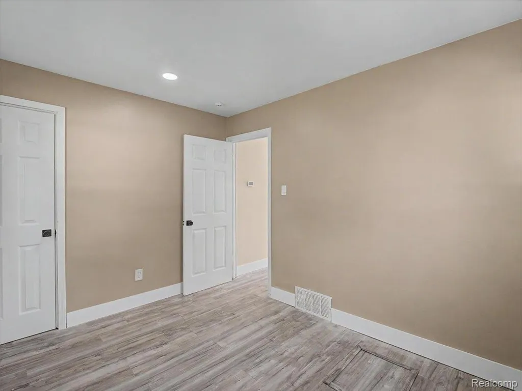 21829 Shakespeare Avenue Eastpointe City MI 48021