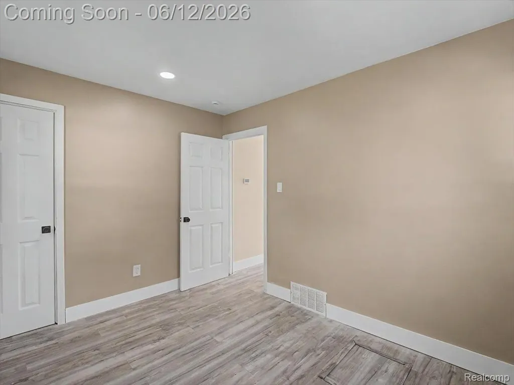21829 Shakespeare Avenue Eastpointe City MI 48021