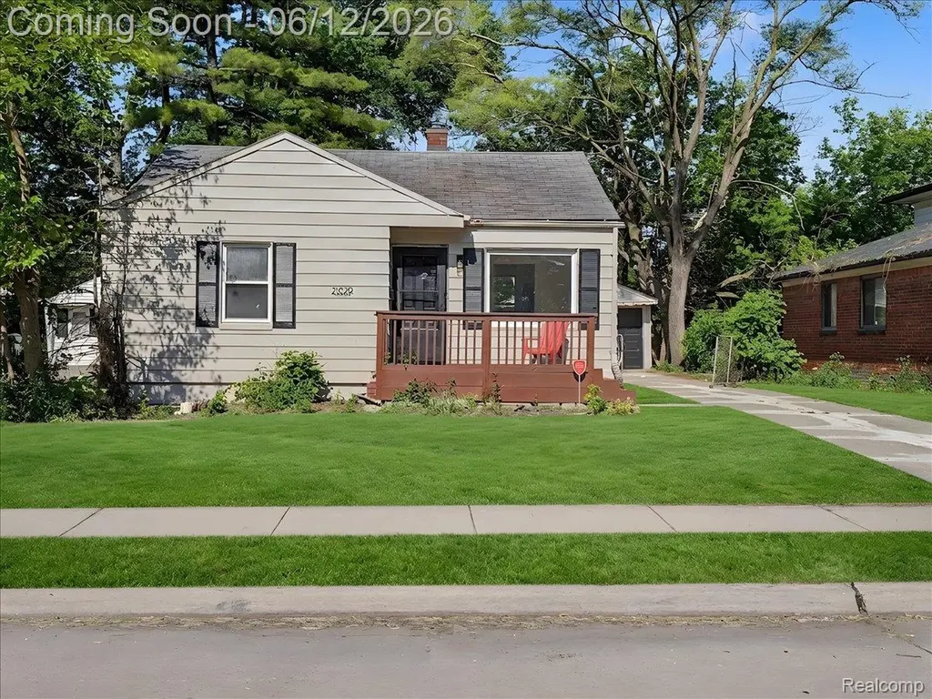 21829 Shakespeare Avenue Eastpointe City MI 48021