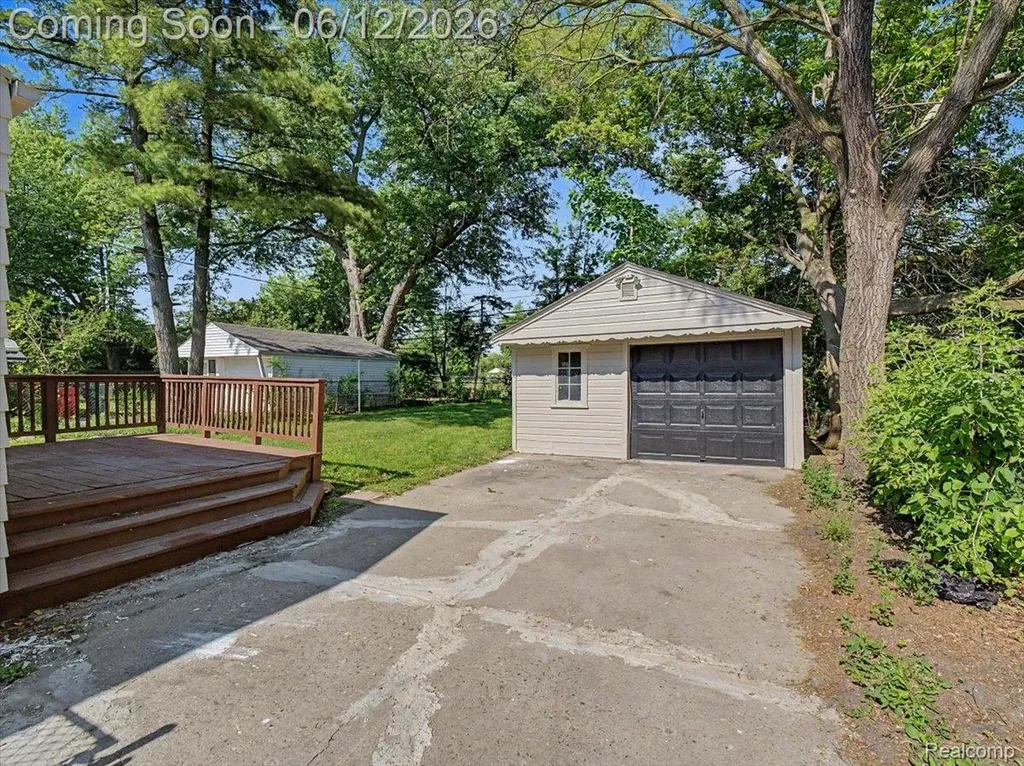 21829 Shakespeare Avenue Eastpointe City MI 48021