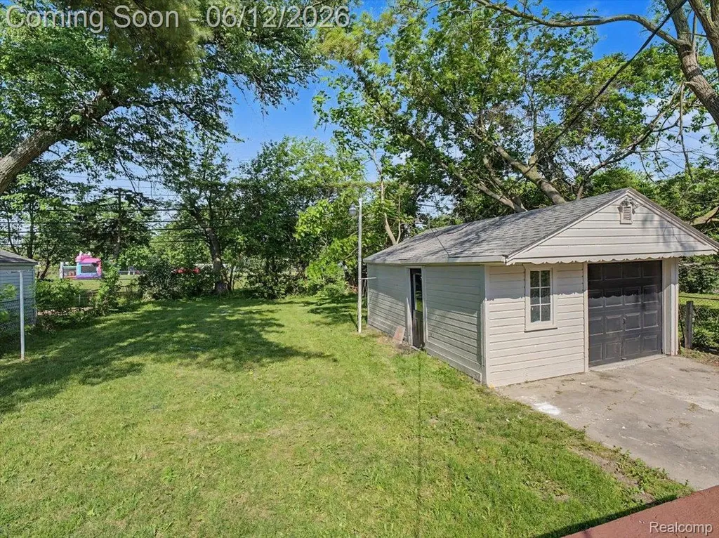 21829 Shakespeare Avenue Eastpointe City MI 48021
