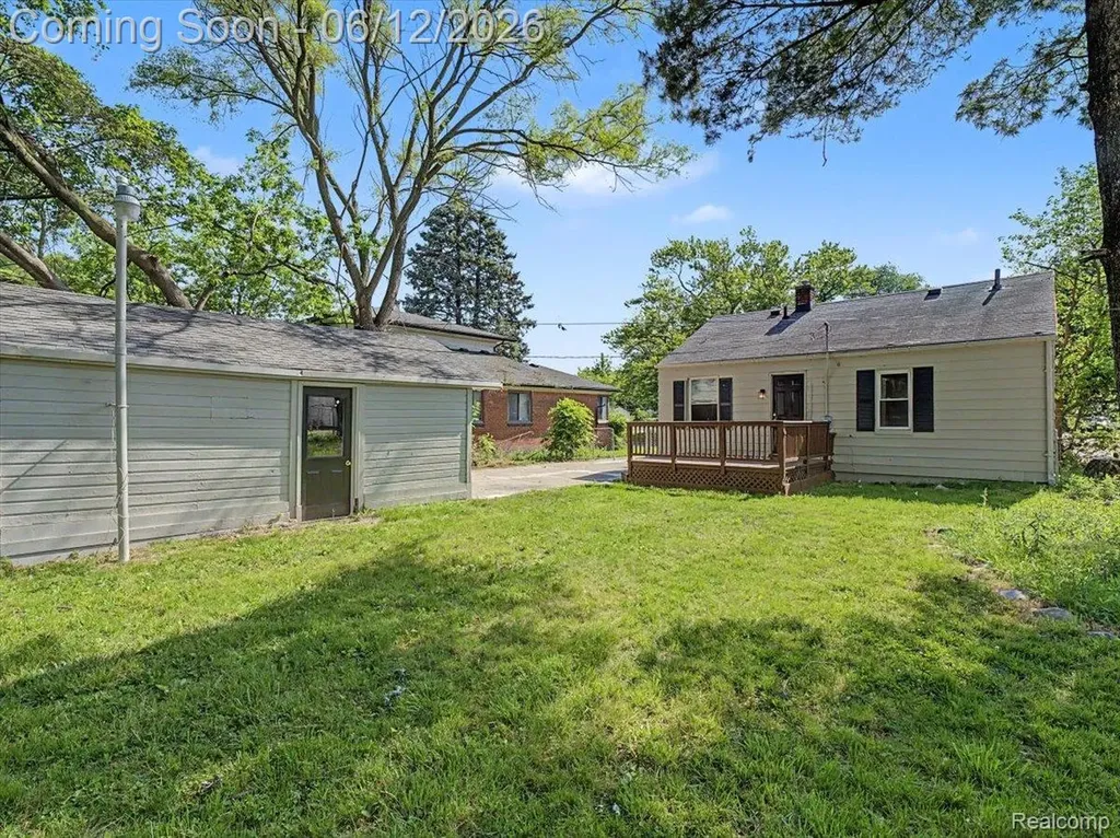 21829 Shakespeare Avenue Eastpointe City MI 48021