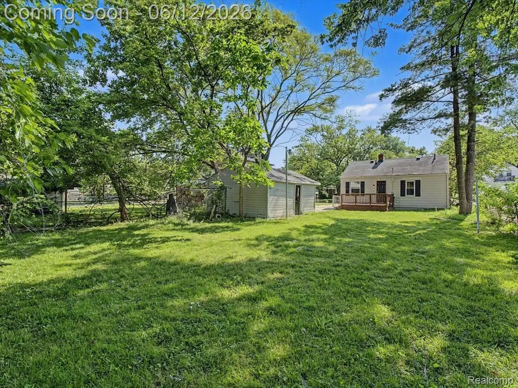 21829 Shakespeare Avenue Eastpointe City MI 48021