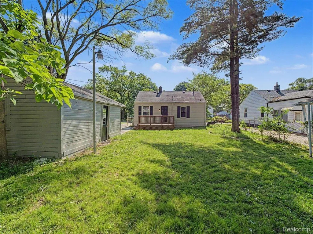 21829 Shakespeare Avenue Eastpointe City MI 48021