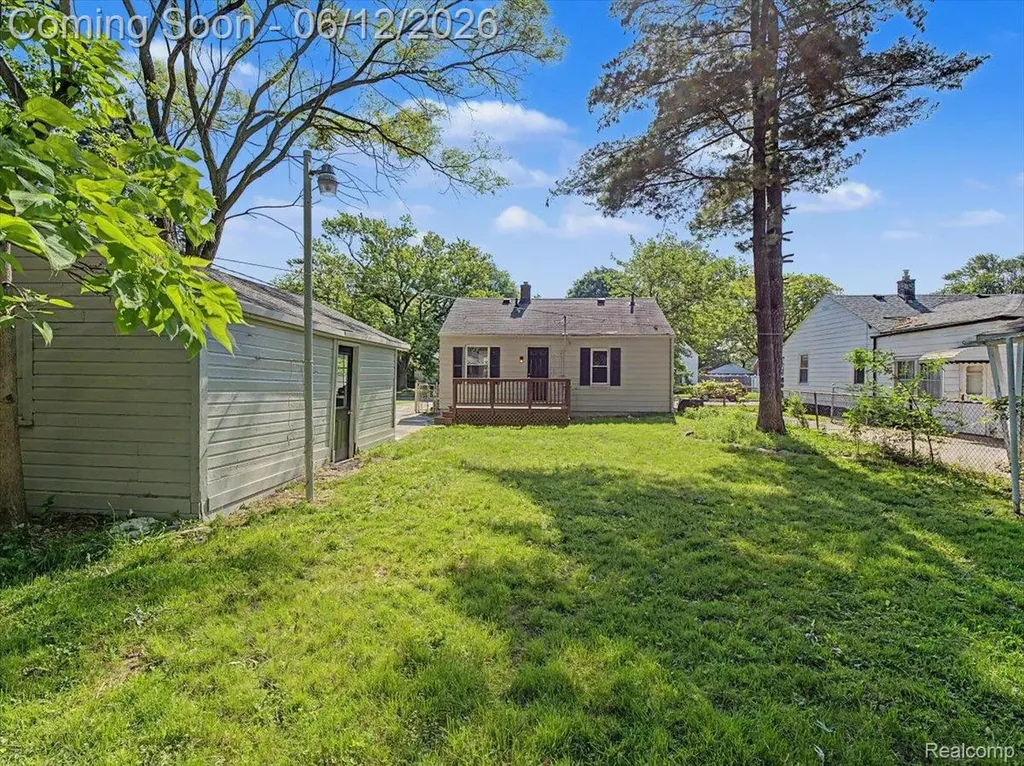 21829 Shakespeare Avenue Eastpointe City MI 48021