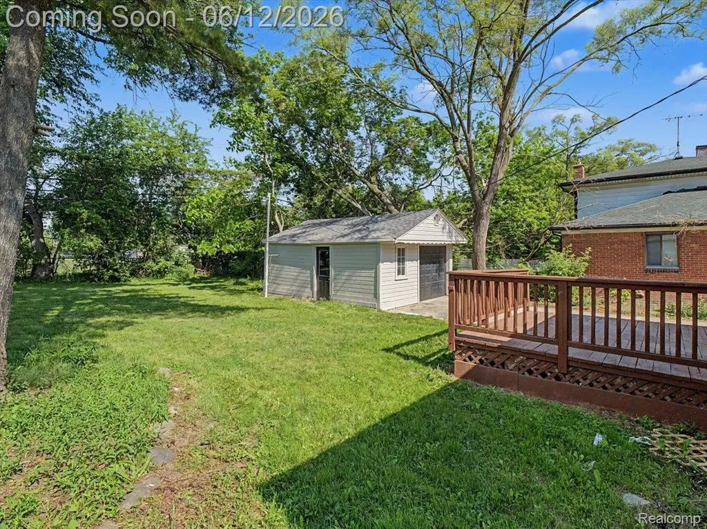 21829 Shakespeare Avenue Eastpointe City MI 48021