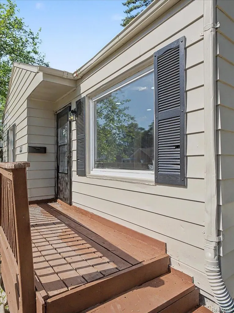 21829 Shakespeare Avenue Eastpointe City MI 48021