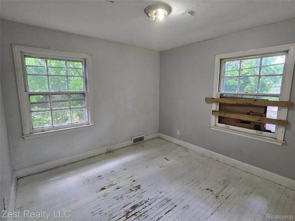 12055 Nashville Street Detroit City MI 48205