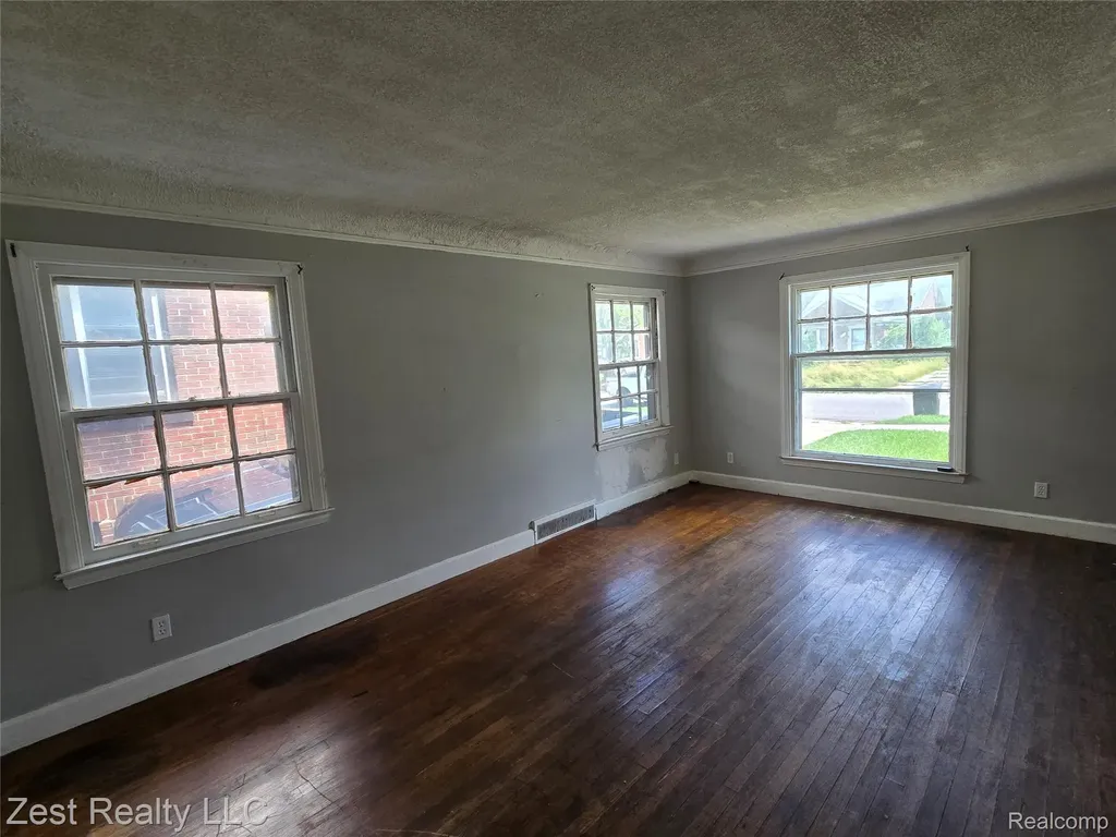 12055 Nashville Street Detroit City MI 48205