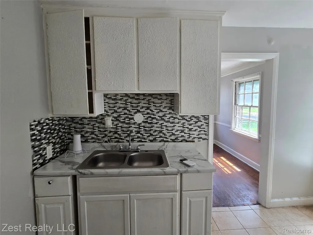 12055 Nashville Street Detroit City MI 48205