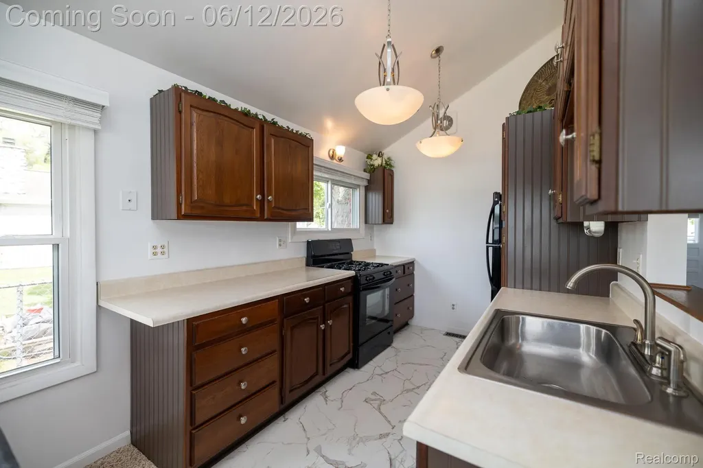 8691 Cooley Lake Road Commerce Charter Township MI 48382