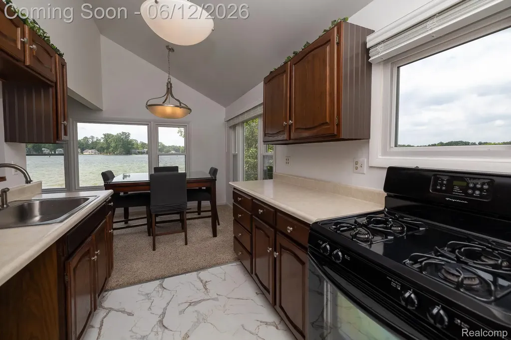 8691 Cooley Lake Road Commerce Charter Township MI 48382