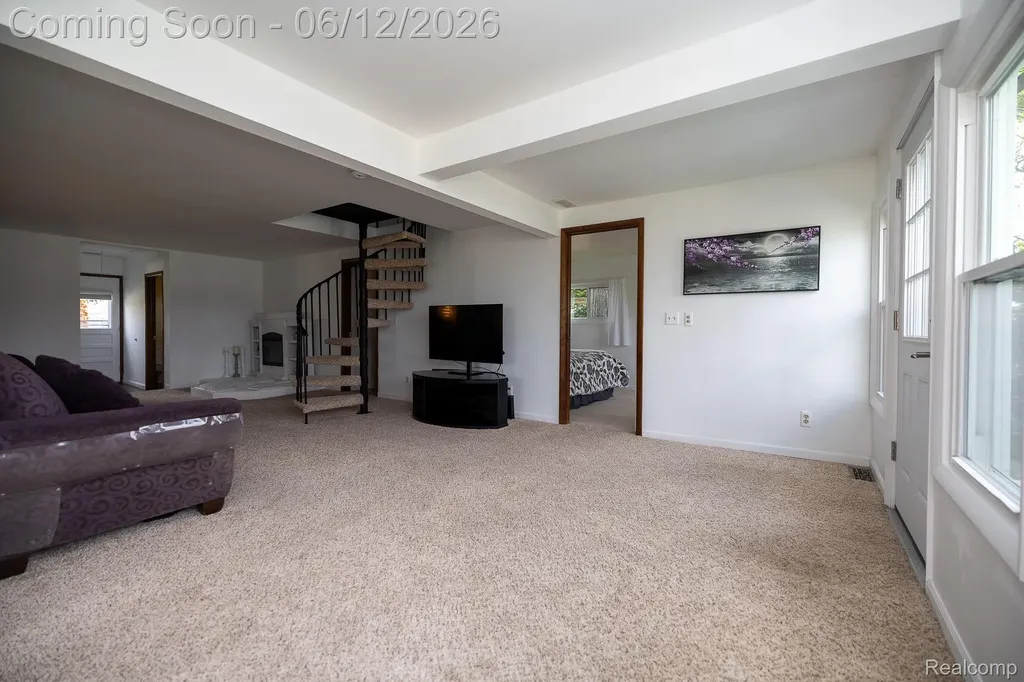 8691 Cooley Lake Road Commerce Charter Township MI 48382