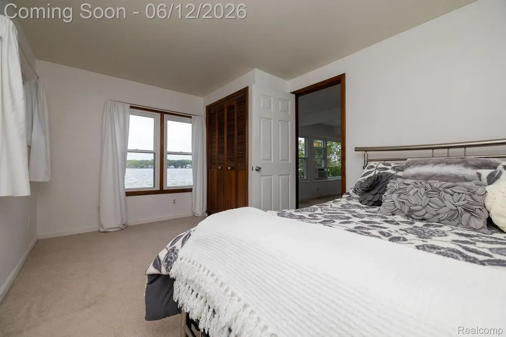8691 Cooley Lake Road Commerce Charter Township MI 48382