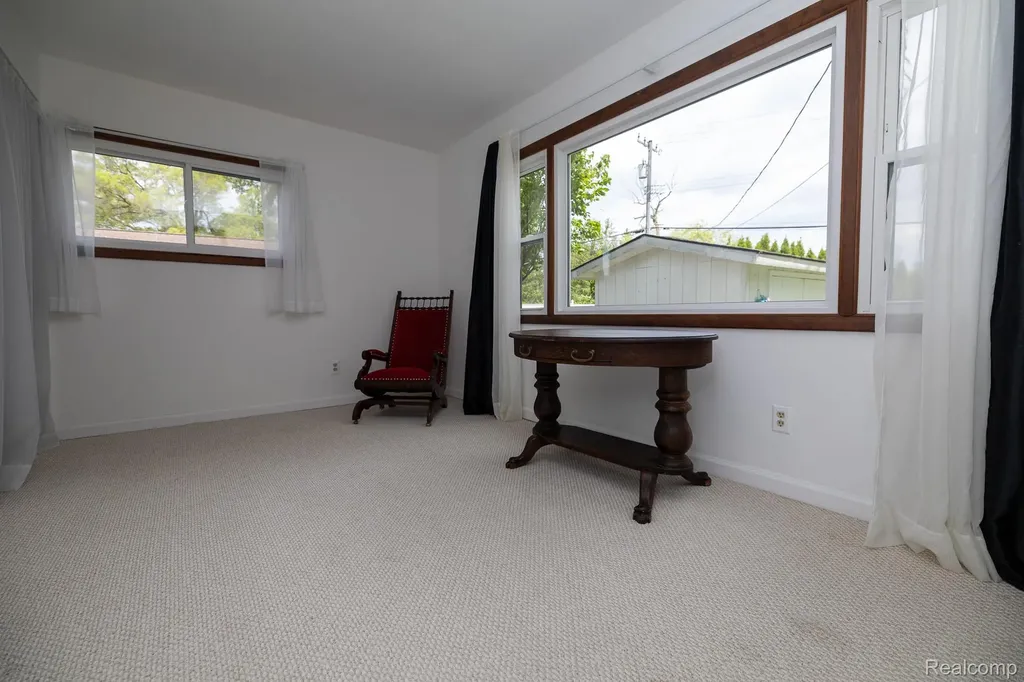 8691 Cooley Lake Road Commerce Charter Township MI 48382