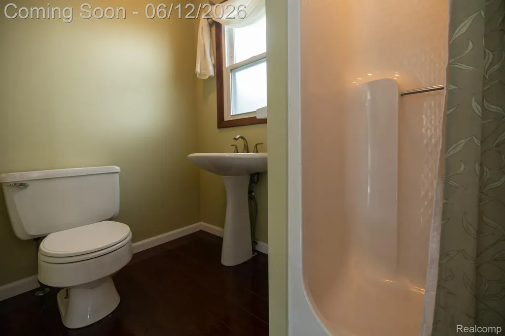 8691 Cooley Lake Road Commerce Charter Township MI 48382